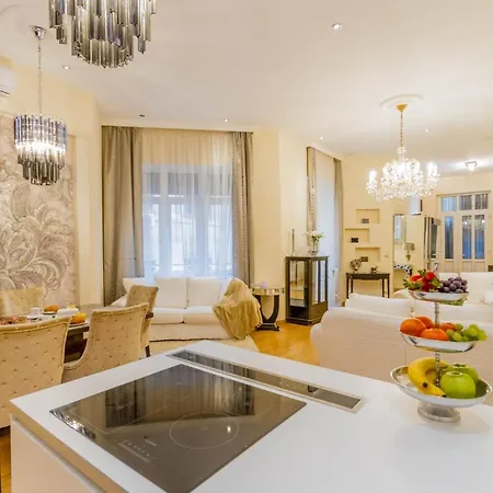 Isabella Luxury At Parliament Apartment Budapest