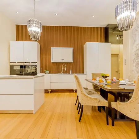 Isabella Luxury At Parliament Apartment *