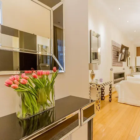 Isabella Luxury At Parliament Apartment *